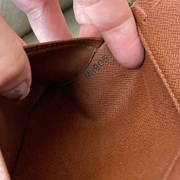 Authentic Louis Vuitton Monogram agenda billfold notebook cover MI1905 - Picture 10 of 10